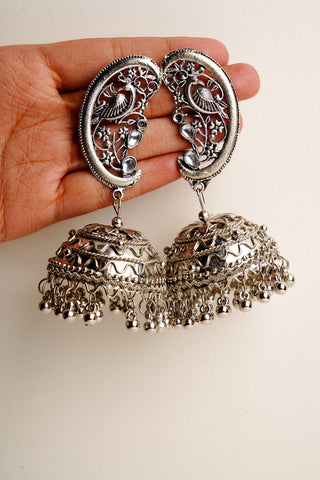 Lovina Jhumka